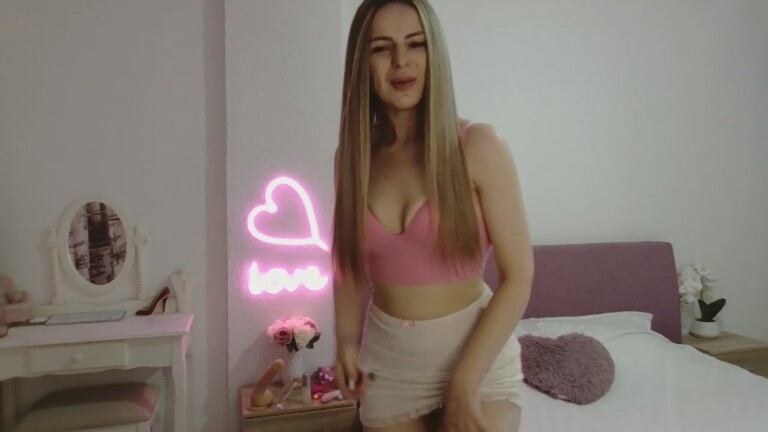 EMYILIA's Streamate show and profile