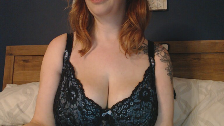 BustyBellaXoX's Streamate show and profile