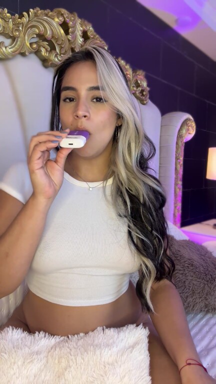 AuraSousa's Streamate show and profile