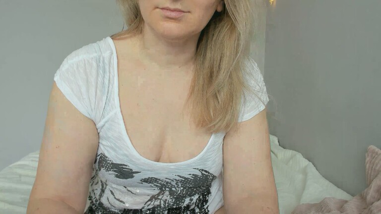 XxSweety_GirlxX's Streamate show and profile