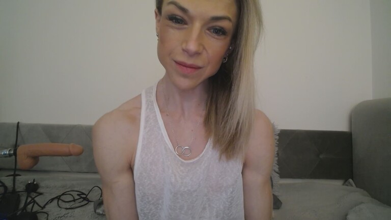 British_EmJess's Streamate show and profile