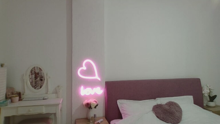 EMYILIA's Streamate show and profile