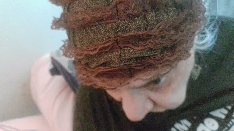 GrannyHugeBoobs's Streamate show and profile