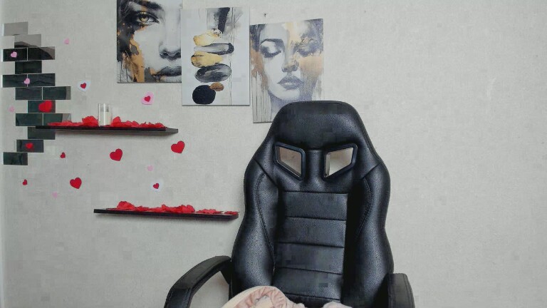 GlamNova's Streamate show and profile